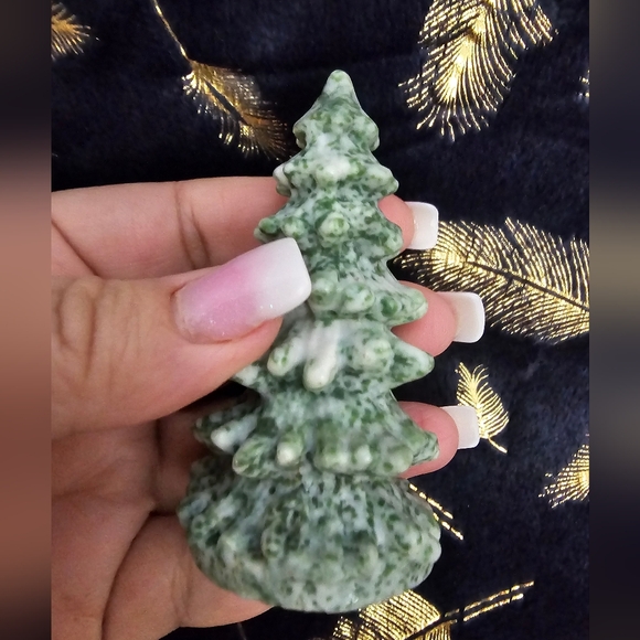 8cm tall, 109 - 120 grams, Carved 🎄Agate Christmas Trees🎄! Price per each!🎄 - Picture 6 of 6